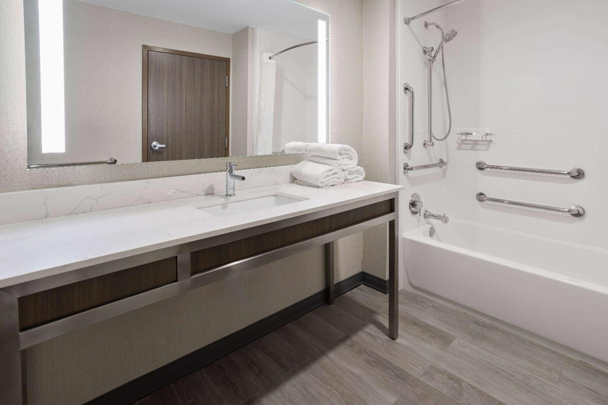 La Quinta Inn & Suites By Wyndham Locust Grove Luaran gambar